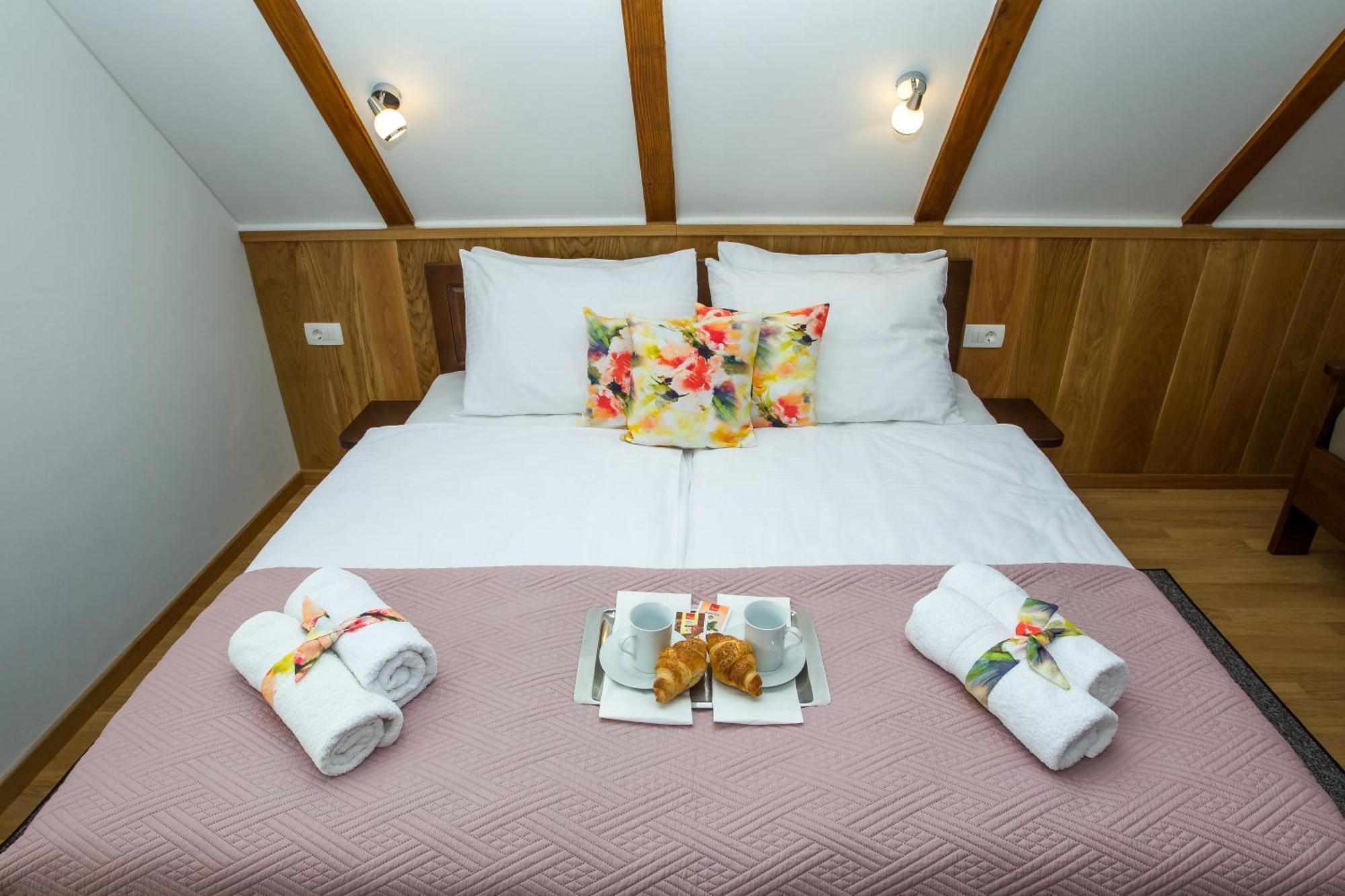 B&B Lady Of The Lake Jezerce Room photo